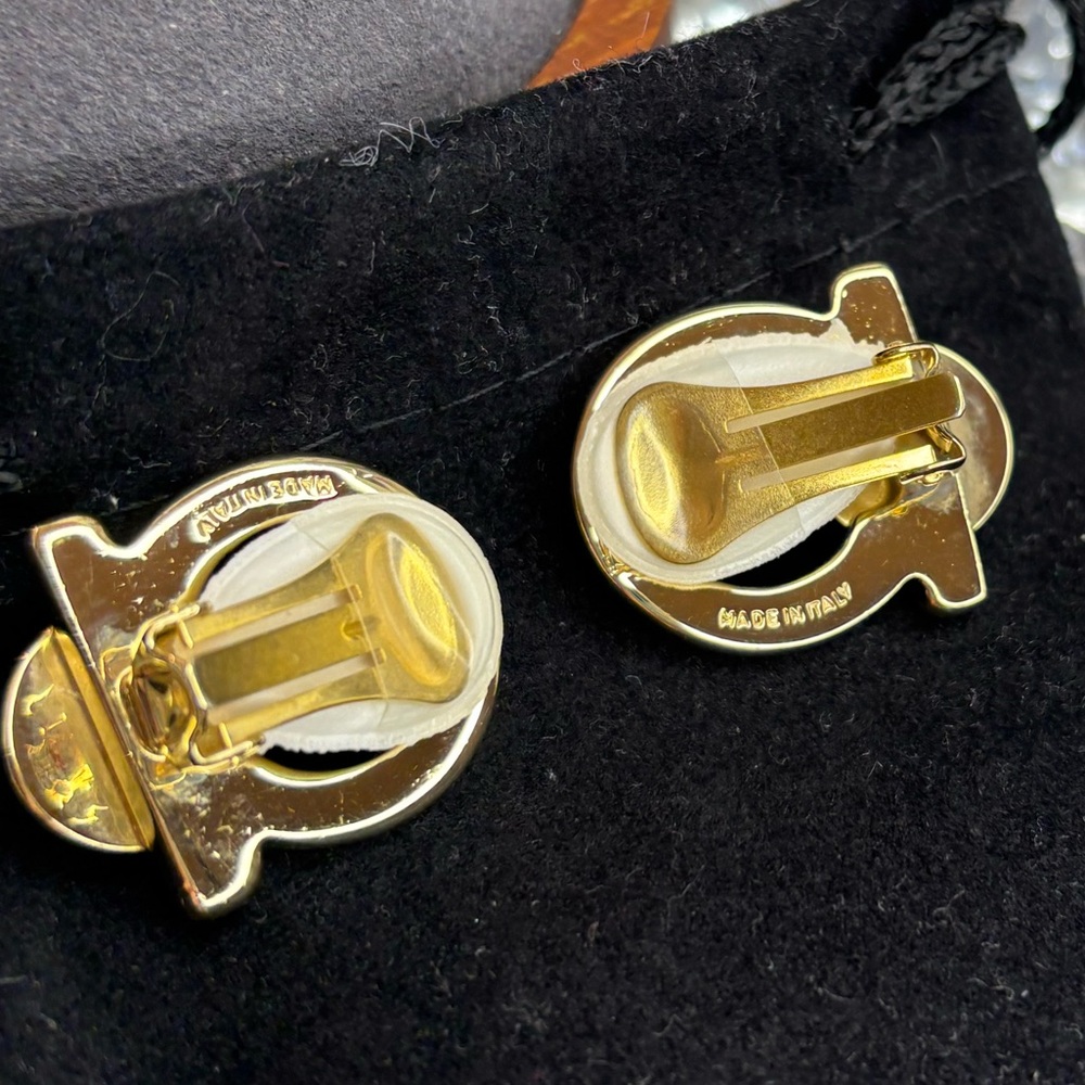 Ferragamo vintage Gancini pearl earrings with COA EUC - Picture 7 of 16